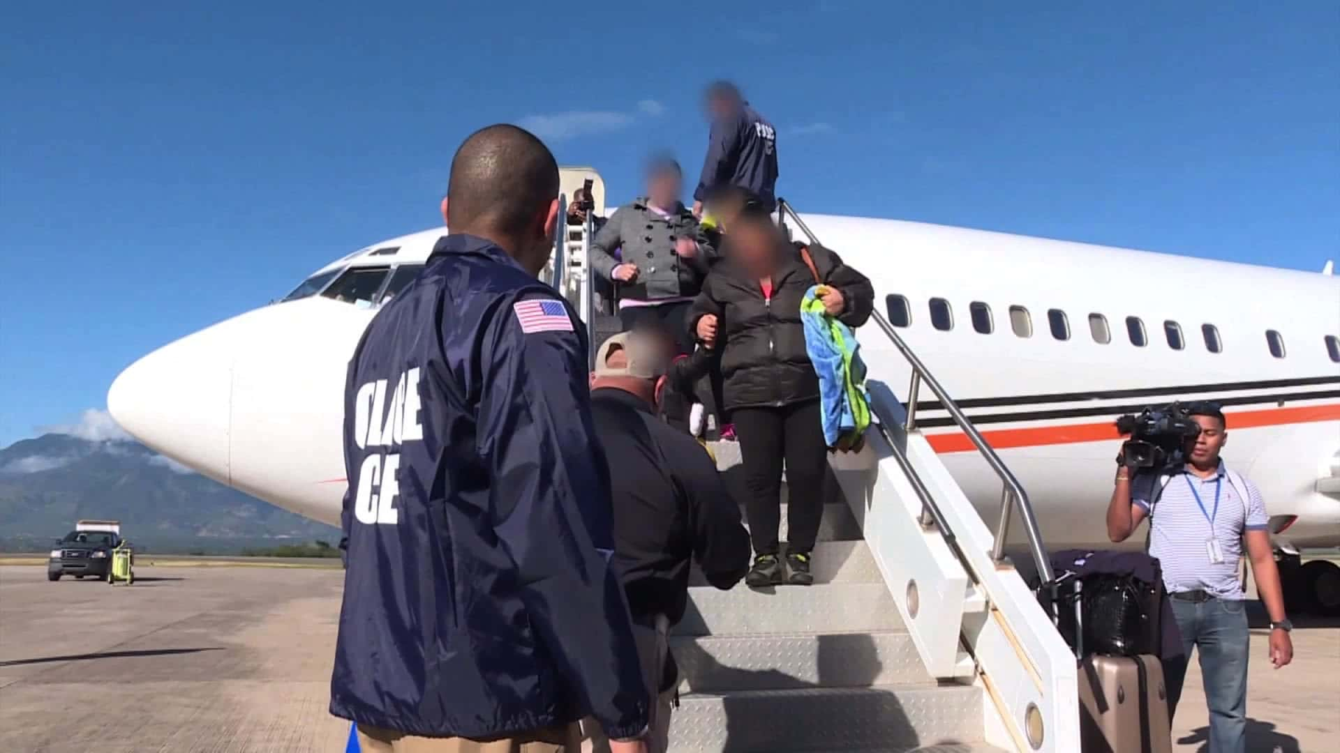 US Border Patrol Pays Millions for Charter Flights to Eject Migrants, Report Finds