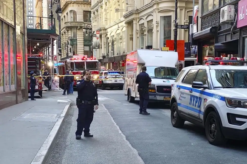 A parking garage collapsed Tuesday in lower Manhattan’s Financial District, killing one worker, injuring five, and crushing cars as concrete floors fell on top of each other.