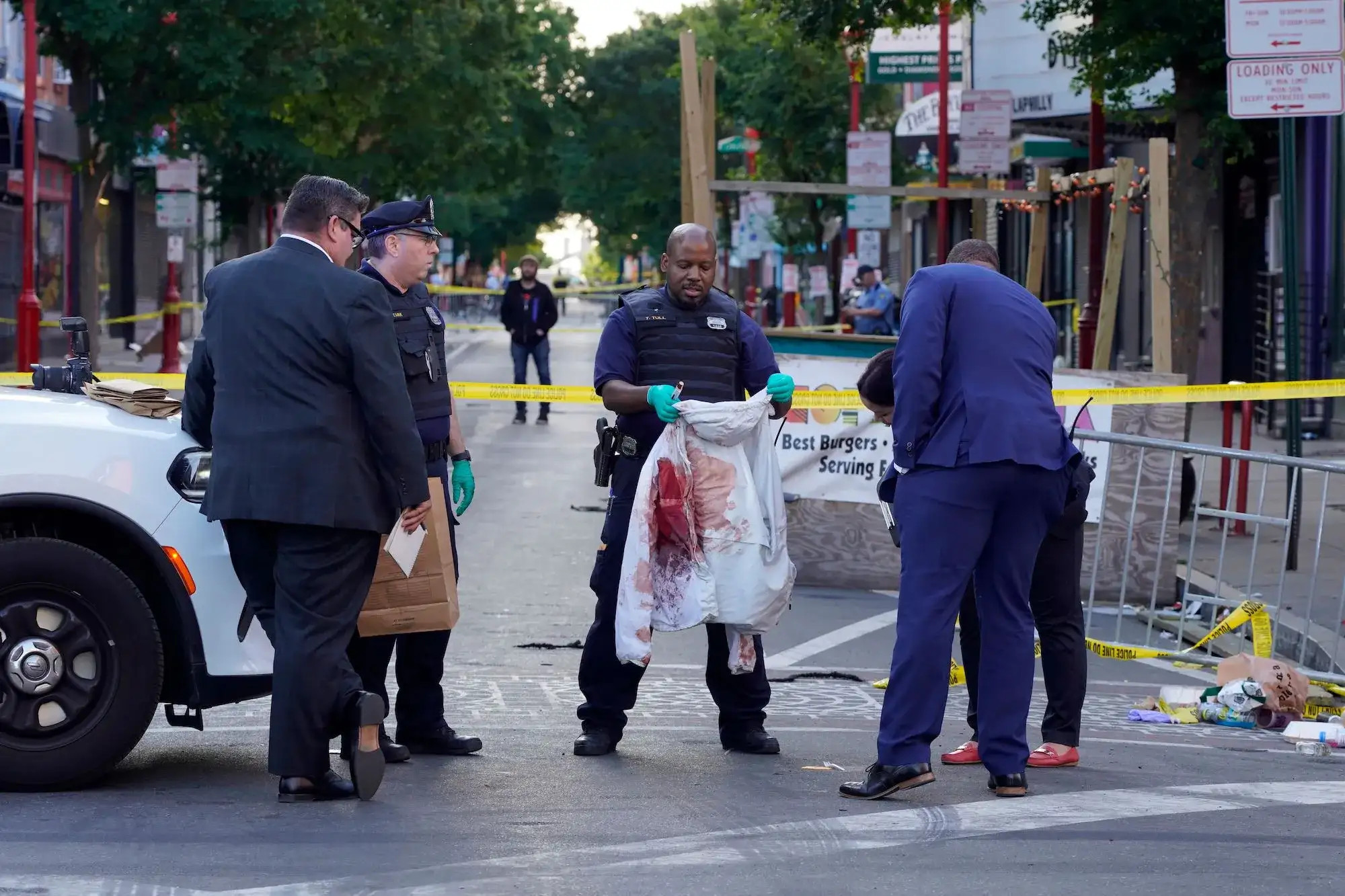 Neighborhood Shooting In Philadelphia Leaves 3 People Dead And 1 Injured