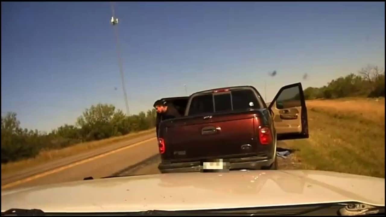 Smugglers transporting illegal immigrants led DPS in Texas in a high-speed pursuit leading their car to flip on the dirt road.