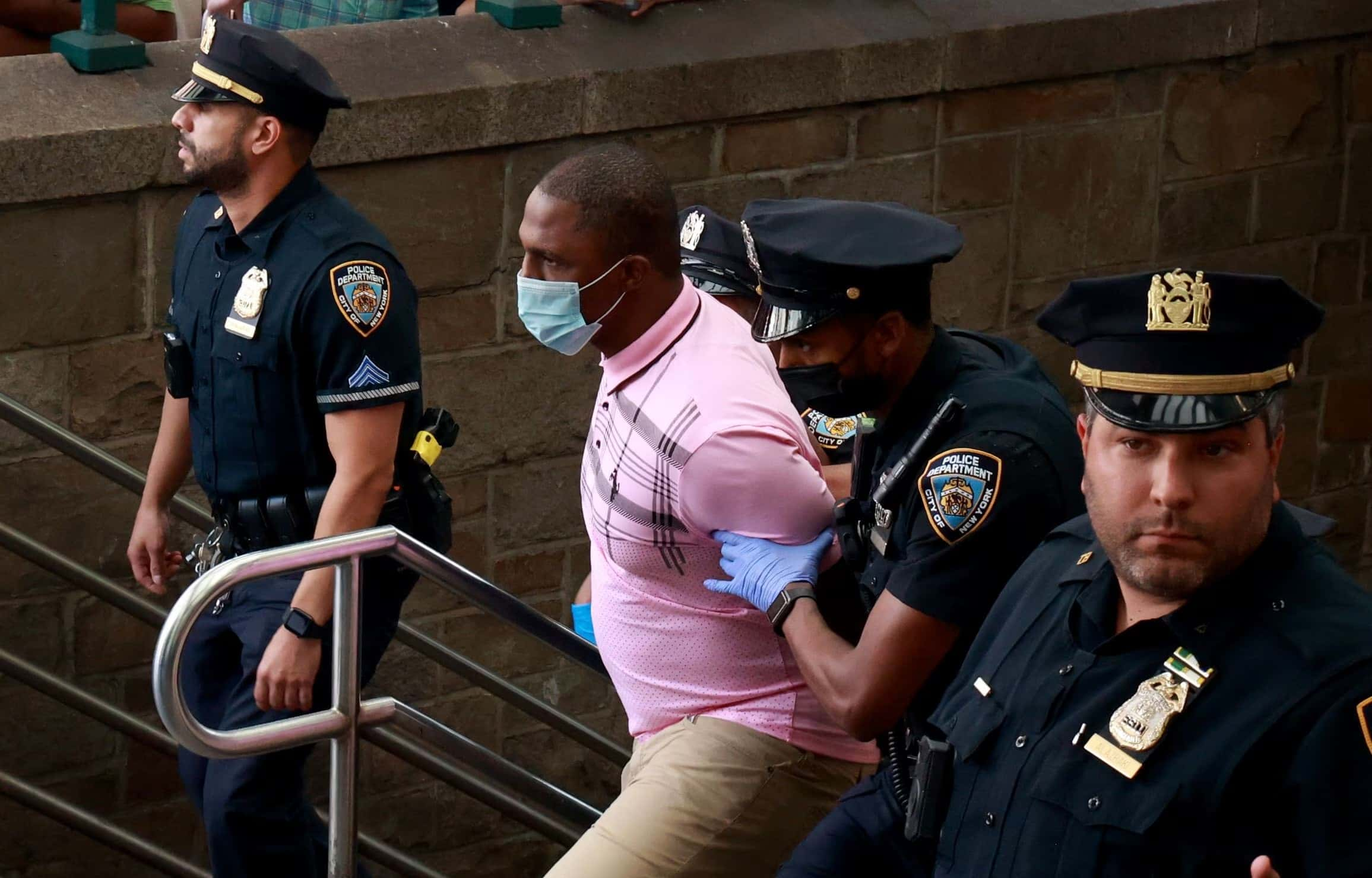 Suspect Arrested After Attacking Women On Manhattan Subway Slashing Spree