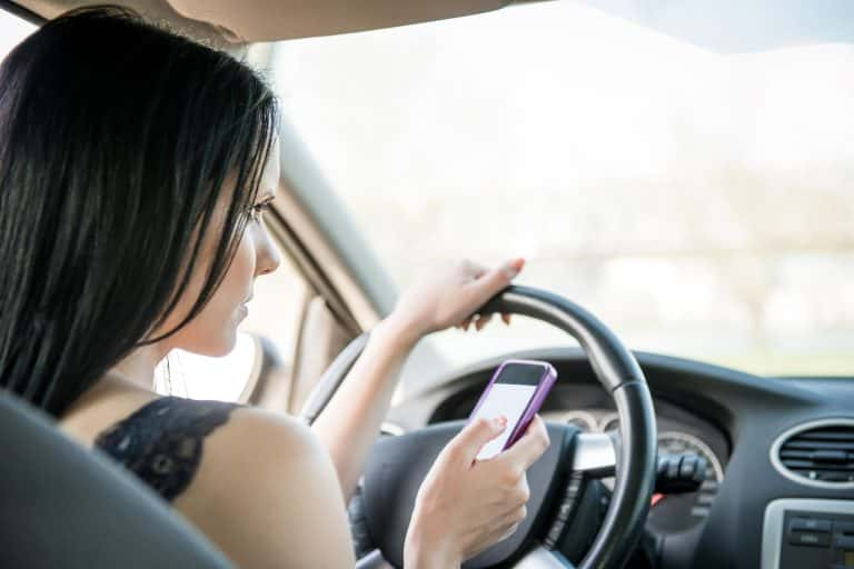 In California, is it legal to text when the light is red? Here is the necessary traffic laws