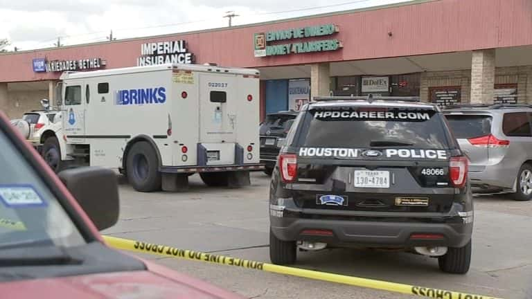 In a failed mugging in Northwest Houston, a woman refuses to hand up her keys