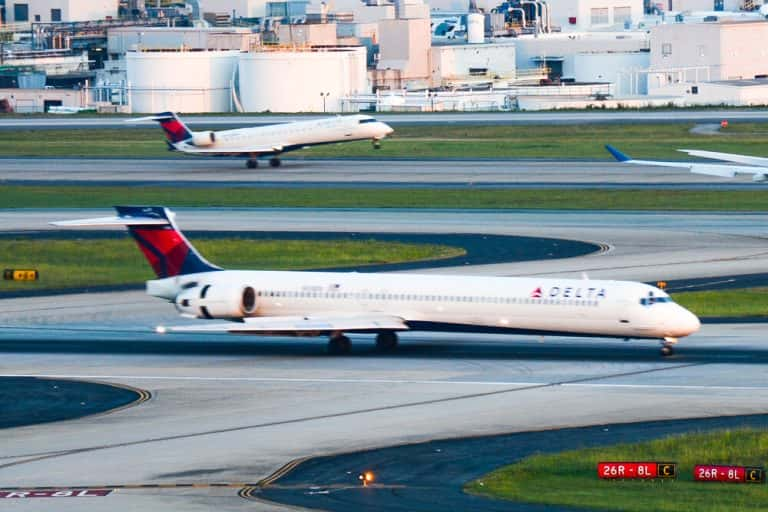 Lawsuit: An Intoxicated Passenger In Delta Air Lines Flight Who Had 11 Drinks Sexually Abused A Mother And Daughter