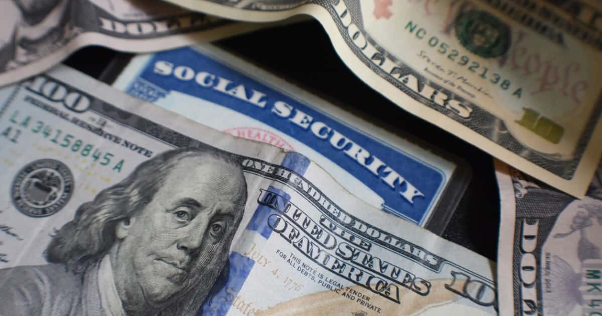 Update on Social Security: Direct payment of $914 is expected on Friday