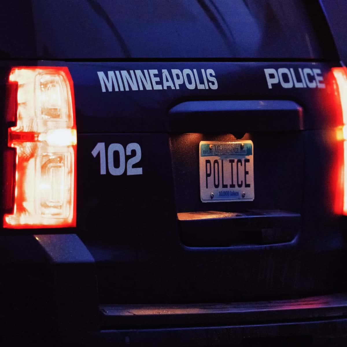 Minneapolis Police Are Looking For Suspects In A Backyard Shooting That Killed One Person And Injured Six