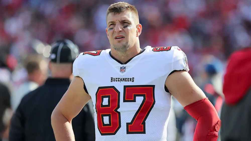 Buccaneers’ Rob Gronkowski Hints at Potential New York Giants Comeback