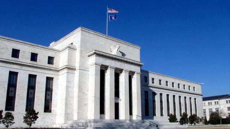 Federal Reserve Officials Cautious About Inflation and Rate Hike