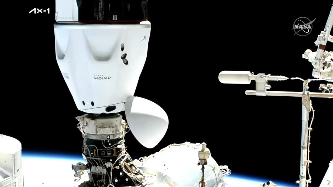 SpaceX Dragon Achieves Flawless Docking