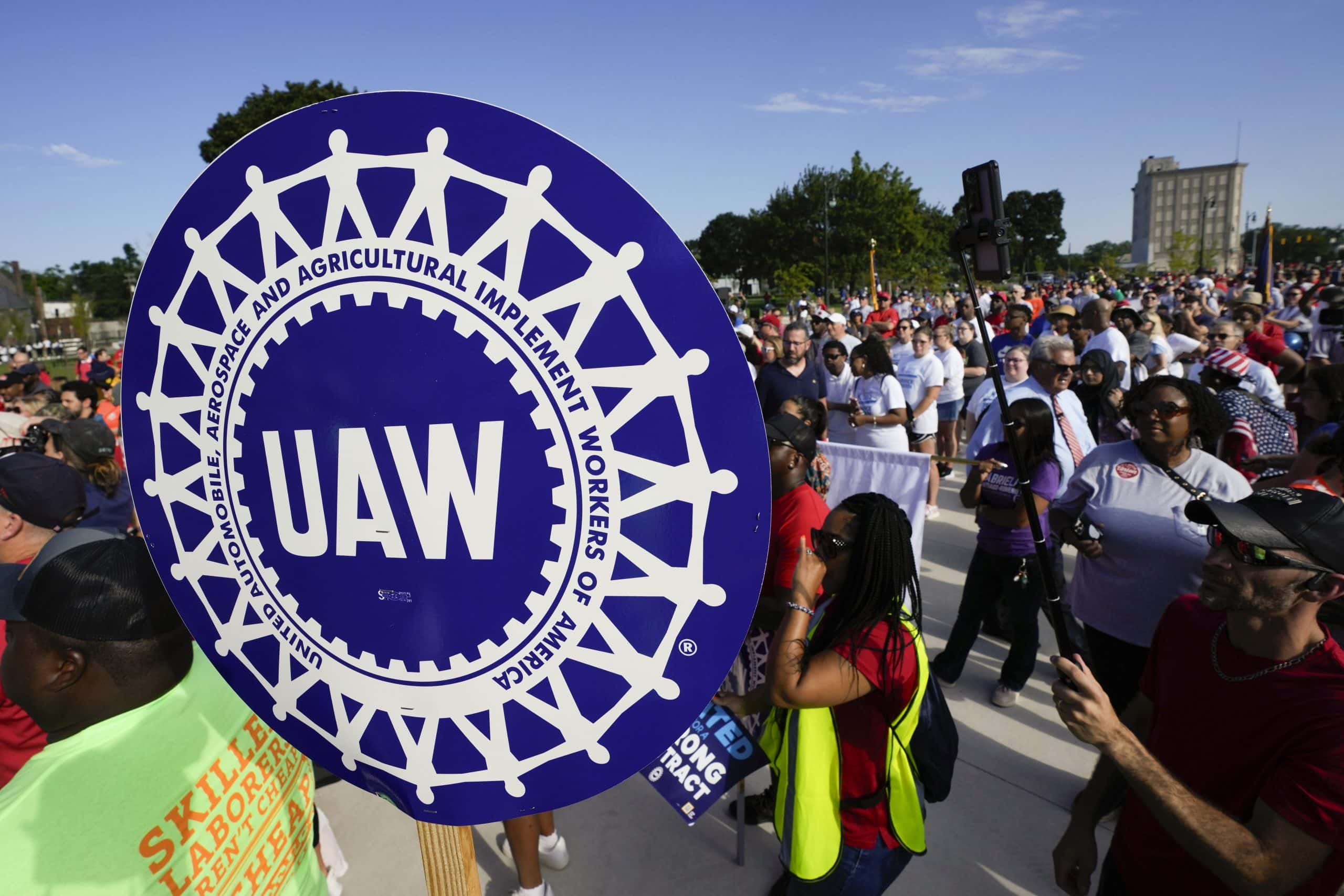 Auto Workers Strike Gains Political Spotlight