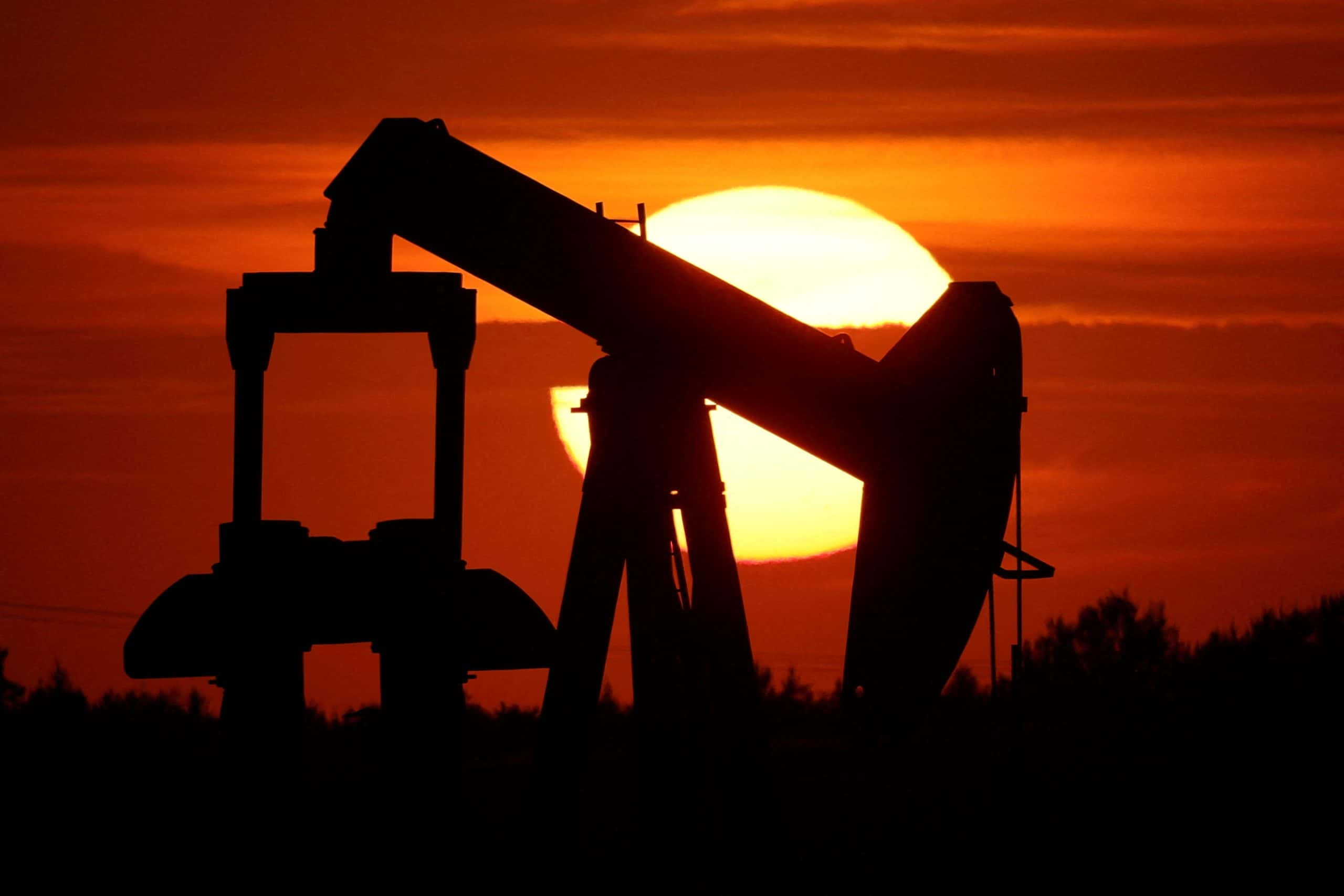 Oil Prices Rise Amidst Expectations of Tighter Supplies