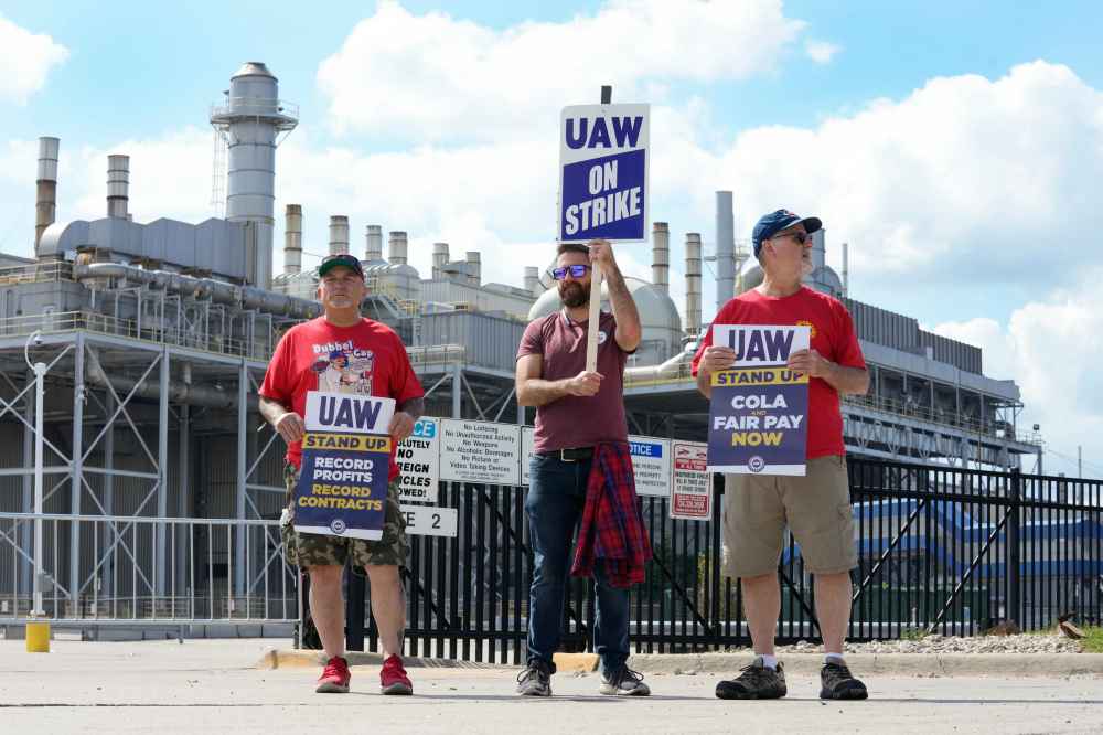 Auto Workers Strike Gains Political Spotlight