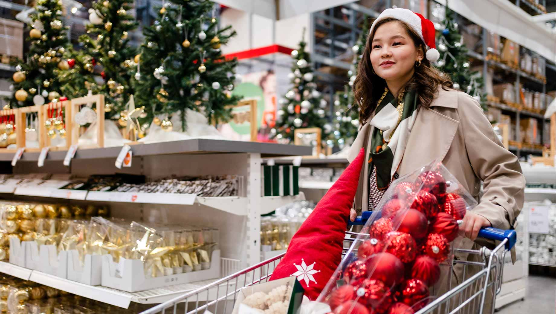 Early Christmas Holiday Sales Spark Consumer Debate and Retailer Optimism