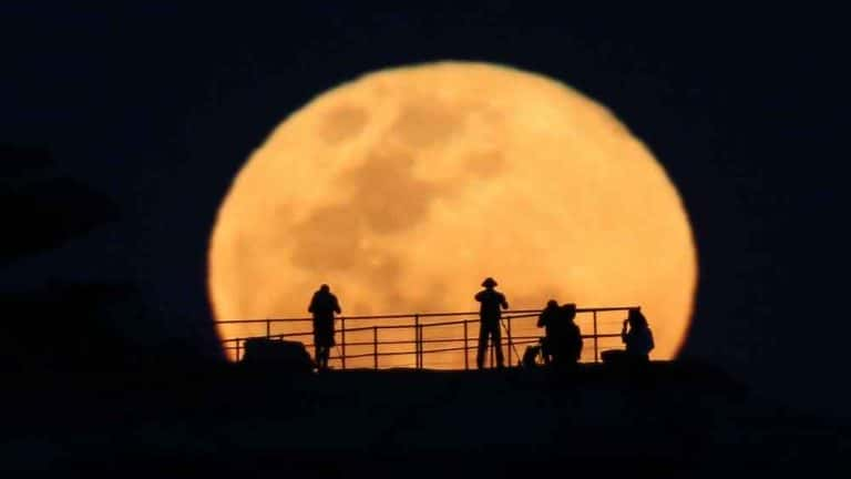 Harvest Moon 2023: Celestial Spectacle Captivates Skywatchers Worldwide