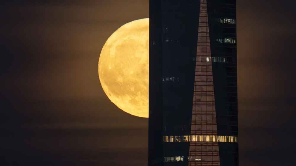 Harvest Moon 2023: Celestial Spectacle Captivates Skywatchers Worldwide