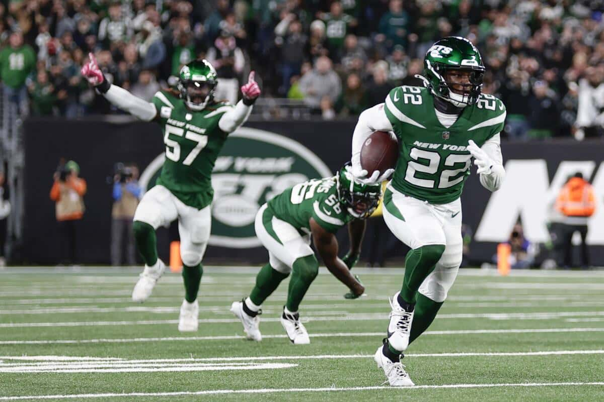 Jalen Alexander Hurts Faces Historic Defeat as Jets Stun Eagles in 20-14 Upset