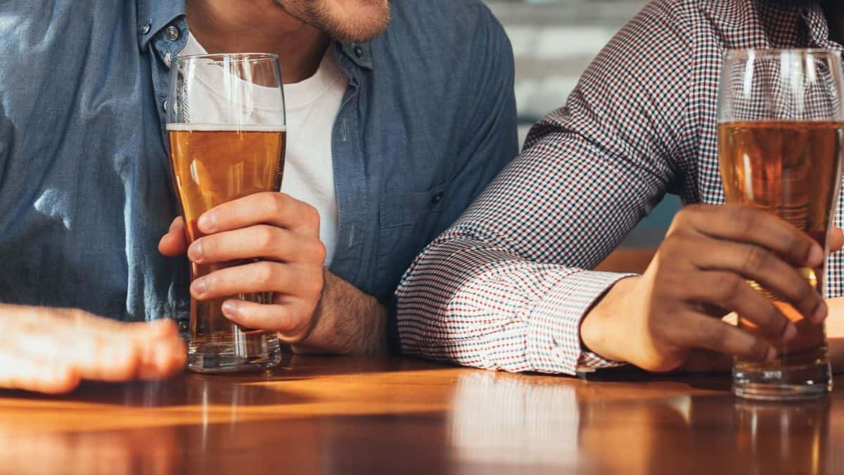 Drinking Less Alcohol Benefits Brain Health for Those with Alcohol Use Disorder, Study Reveals