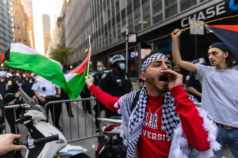 ‘Pro-Hamas’ protestors attacked a Christian who was accompanying Jews