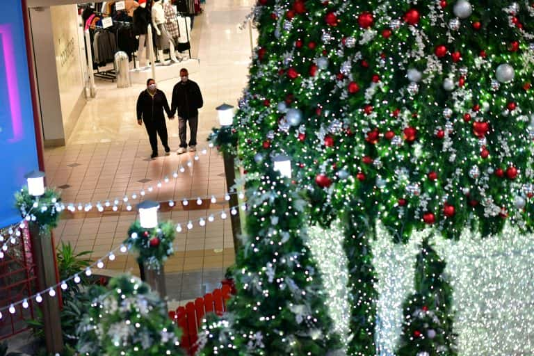 National Retail Federation Forecasts Surge in Holiday Spending, Luxury Brands Adjust Plans Amid Changing Consumer Landscape