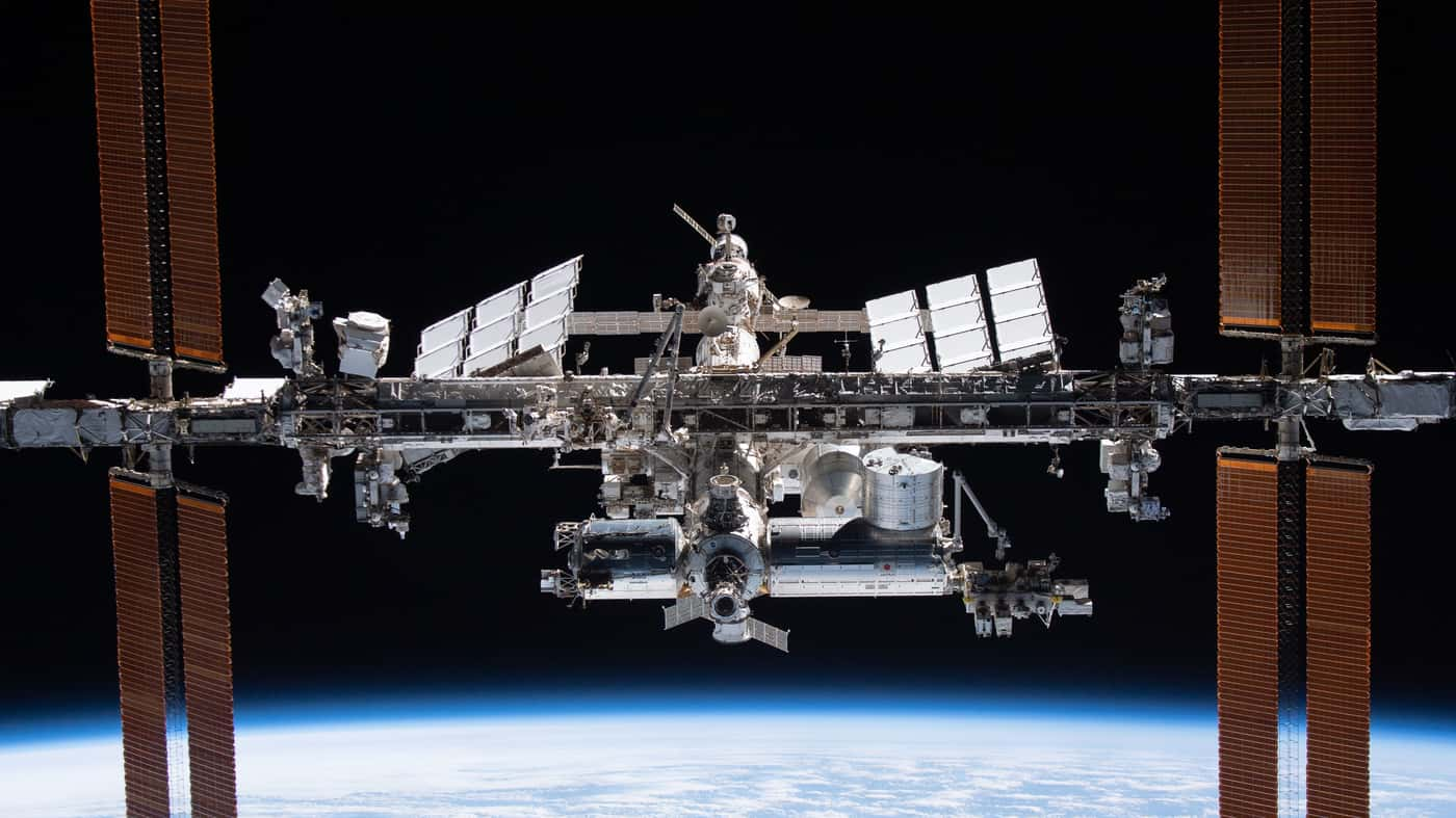 SpaceX Dragon Spacecraft Featured in ISS Orbit Maneuver Amid Rising Space Debris Concerns