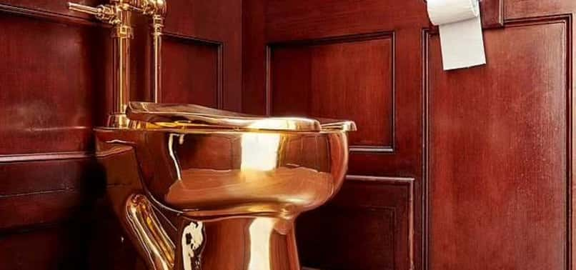 Four Detained in Daring Heist of Golden Toilet from British Palace