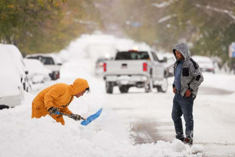 Thanksgiving Snow Storm Paralyzes Central Plains, Disrupting Holiday Travel for Millions