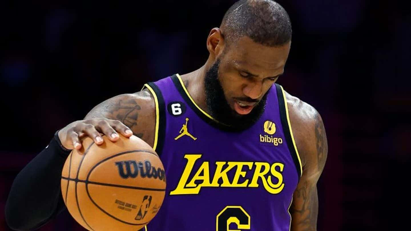 LeBron James Leads Lakers to Thrilling Victory Against Rockets, Securing Vengeance in Intense Rivalry Matchup