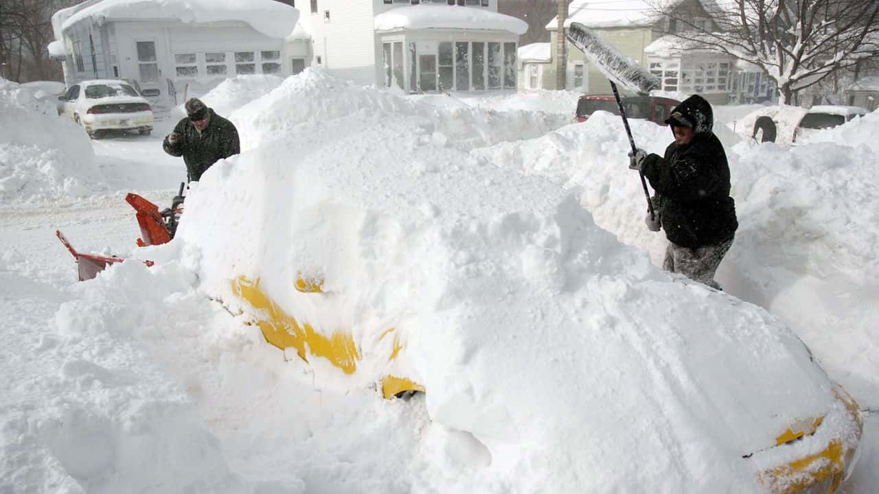 Great Lakes Bracing for Lake Effect Snow Onslaught: Up to 2 Feet Forecasted, Travel Warnings Issued