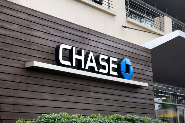 Chase Bank Account Holders Stunned by Abrupt Closures, Advocating Diversification Amid Financial Vulnerability