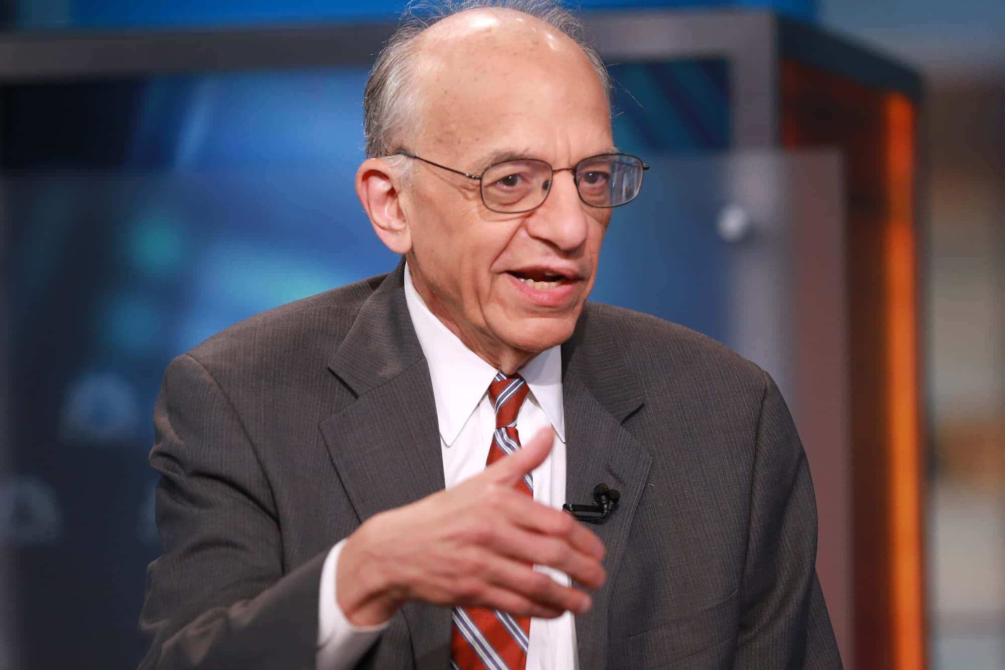 Jeremy Siegel Envisions Bullish 2024: Stock Surge, Housing Boom, and Interest Rate Decline Predicted in Keynote Address