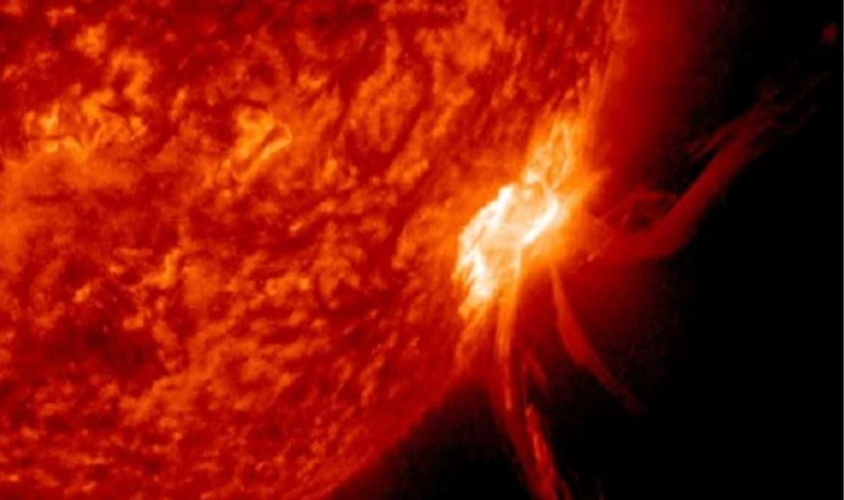 Sun Solar Flares Unlock Secrets of Distant 'Superflares' from Bright Stars, Scientists Reveal