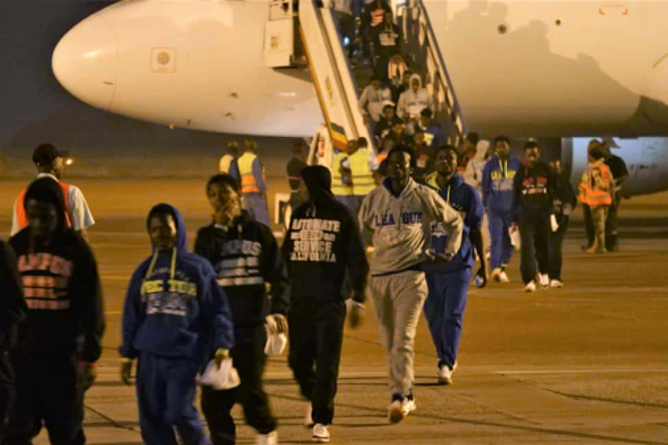 Over 120 Migrants Fly from Southern Border to Chicago on Texas Plane