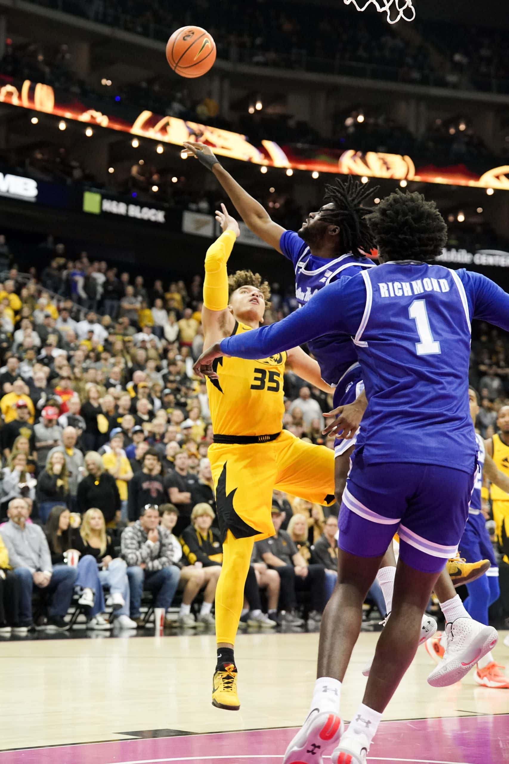 Al-Amir Dawes Leads Seton Hall to Victory with 25-Point Performance Against Missouri