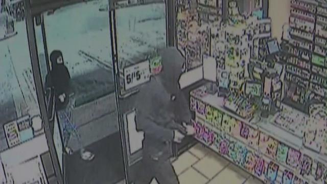 Thwarting Robbery Attempt at 7-Eleven: Deputy in California Surprises