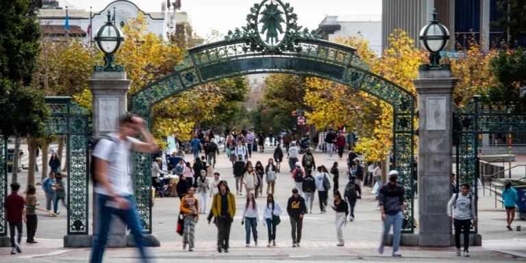 Delays in voting regarding recruiting undocumented immigrant students by the University of California board