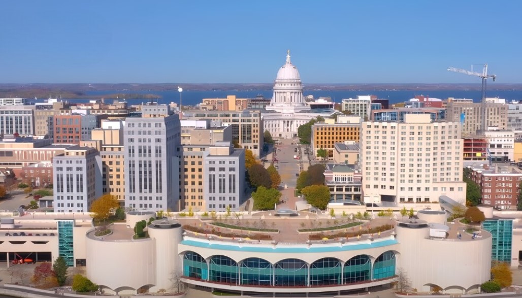 Exploring Economic Prosperity: Wisconsin’s Wealthiest Cities Unveiled