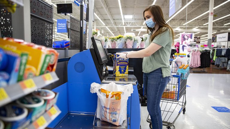 $500,000 Lottery Surprise Unfolds in a Silent Grocery Run – Still in Disbelief!