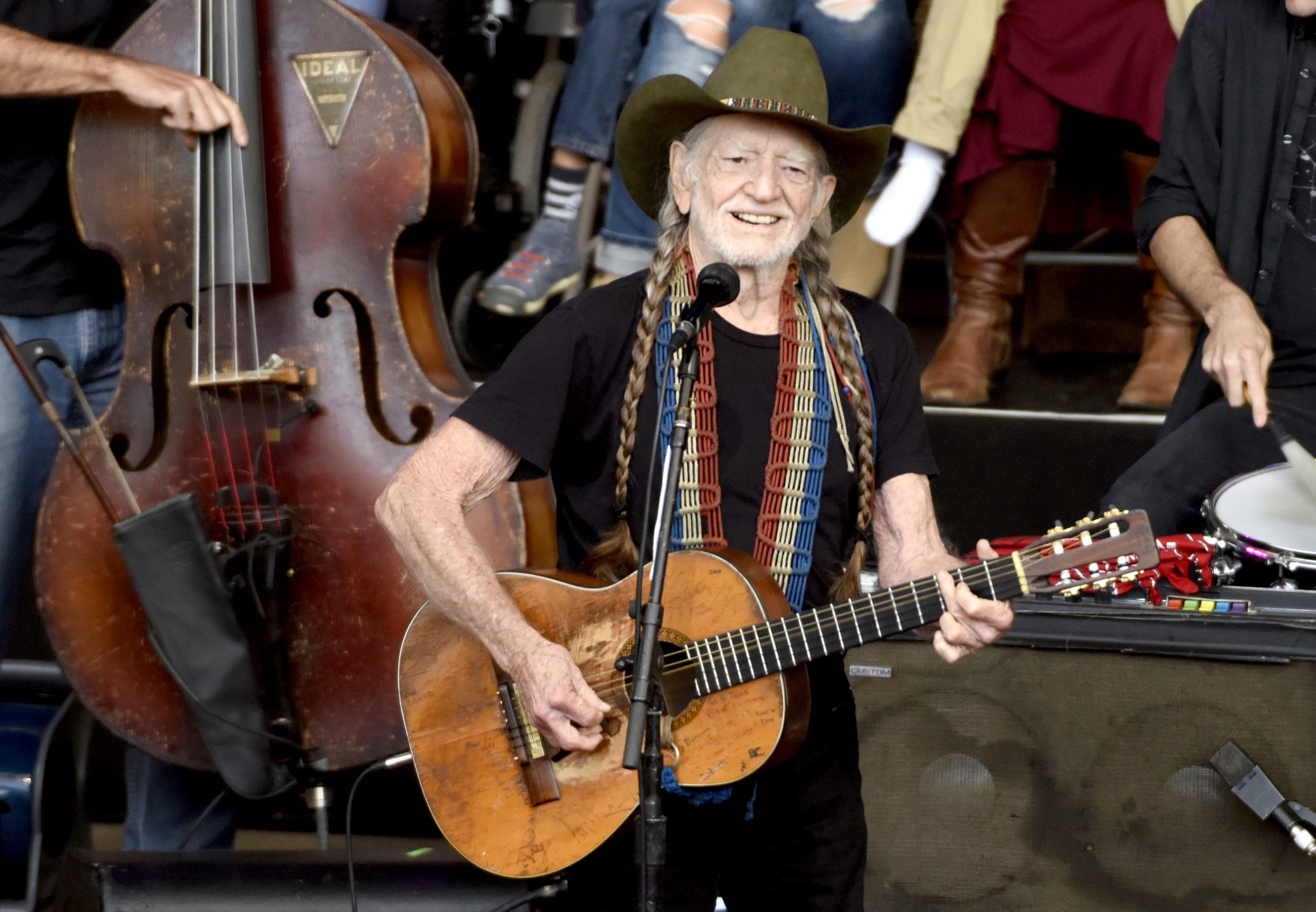 Fans Rally to the Rescue: Willie Nelson’s Remarkable Comeback Amid IRS Troubles