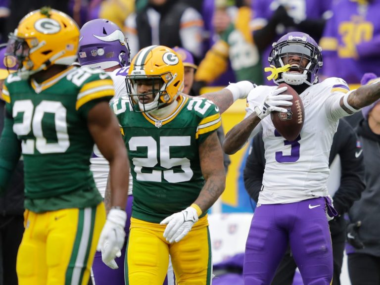 Packers Seal Playoff Hopes with Dominant Win Over Vikings in Year-End Clash