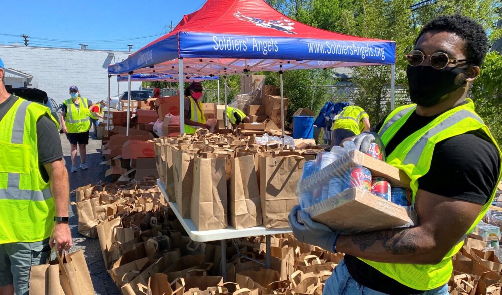 Distributing food assistance 