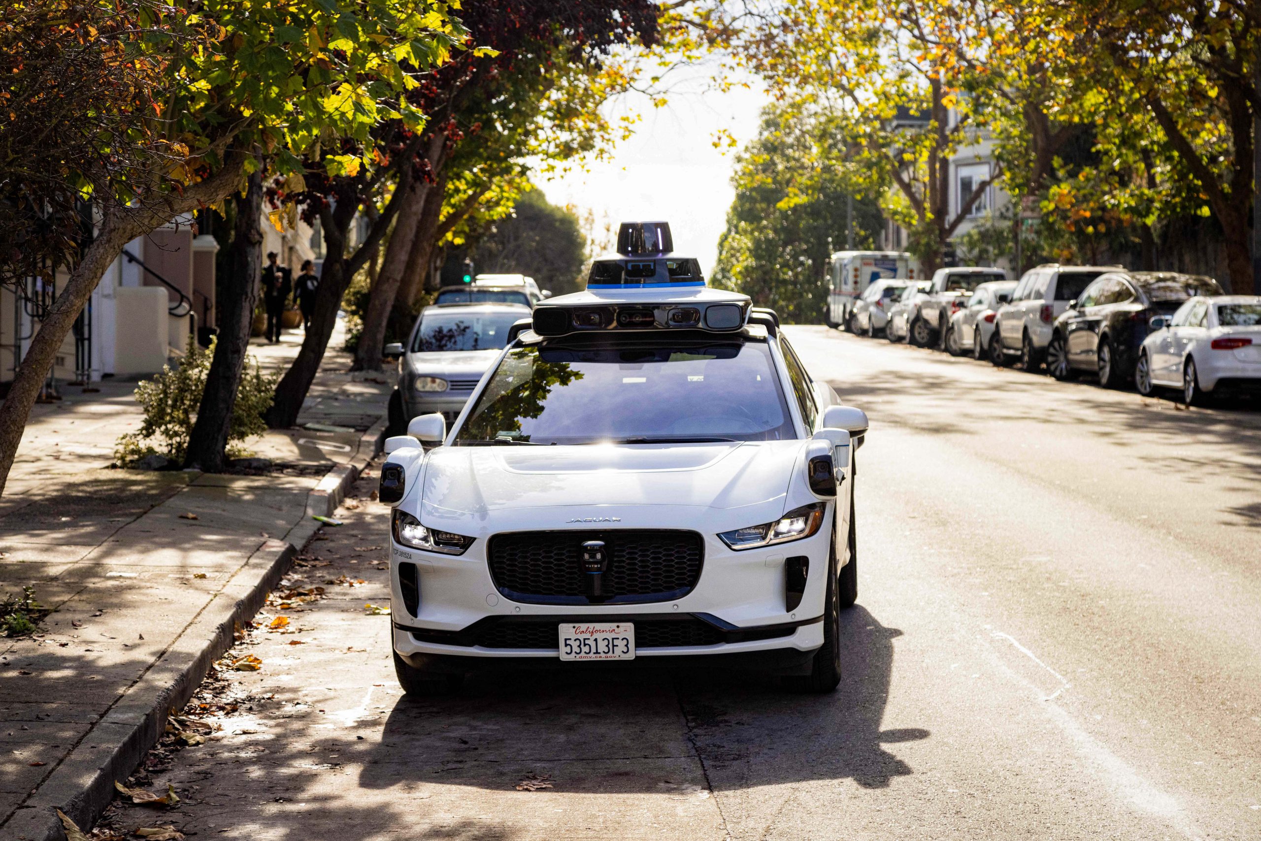 Caught in the Act: Man Busted Trying to Hijack Waymo’s Self-Driving Car in Los Angeles!