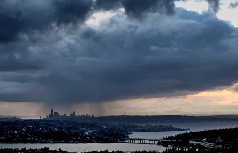 Classic Seattle Weather Alert: Rainy Commutes and Cloudy Days Incoming