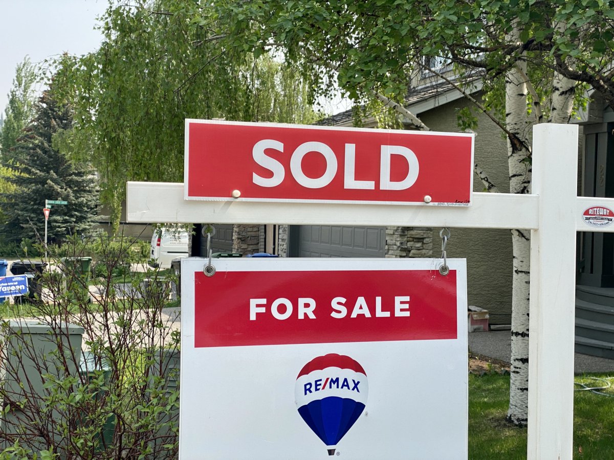 Chicago Housing Market Hit Hard—Luxury Homeowners Forced to Slash Prices by 20%!